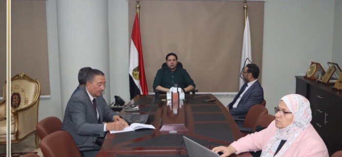 نائب محافظ بني سويف يستعرض مع وفد معلومات مجلس الوزراء دعم التحول الرقمي