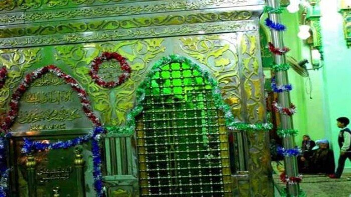 هل تجوز زيارة الأضرحة ومقامات آل البيت في المولد النبوي؟