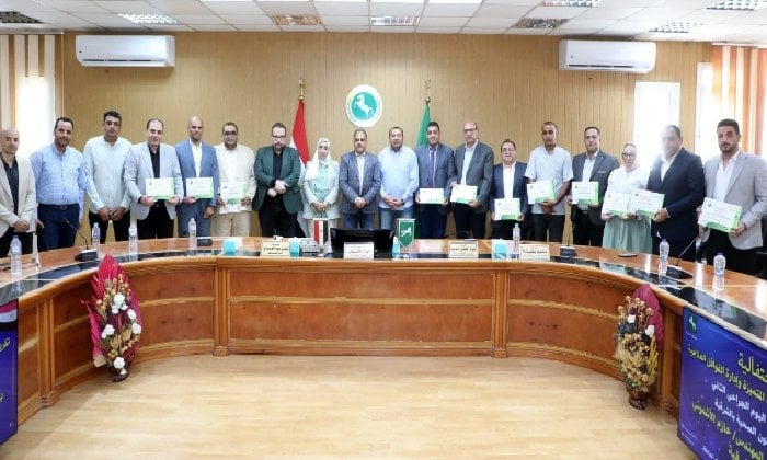 محافظ الشرقية يُكرم مديري مستشفيات أجرت967 عملية جراحية ومنظارًا في يوم