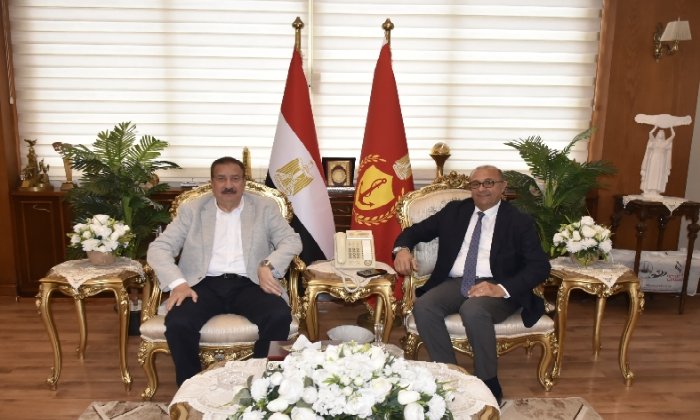 محافظ بورسعيد يبحث مع رئيس الغرفة التجارية آفاق التنمية الاقتصادية
