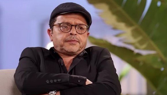 «الصحفيين» تناشد المصورين باحترام خصوصية جنازة شقيق محمد هنيدي
