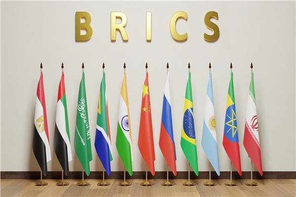 مجموعة «بريكس» تدرس ربط محتمل بين أنظمة الدفع السريع والعملات ‌الرقمية للبنوك المركزية