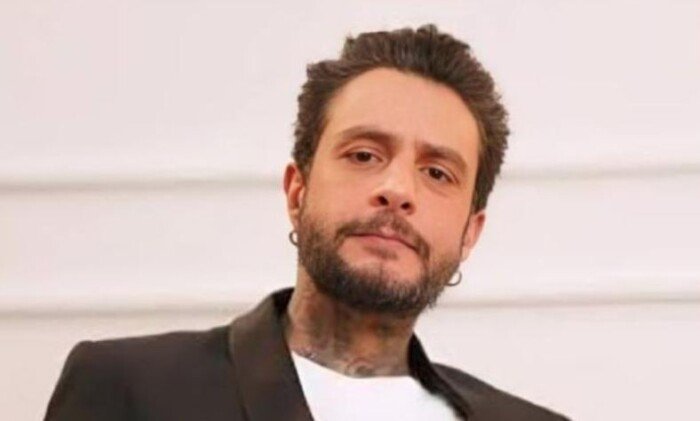 أحمد الفيشاوي يكشف عن معاناته بعد رحيل والدته: «أحاول ألا انتحر»