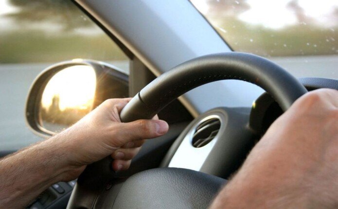 أسباب اهتزاز السيارة أثناء القيادة.. منها تلف الإطارات والمساعدات