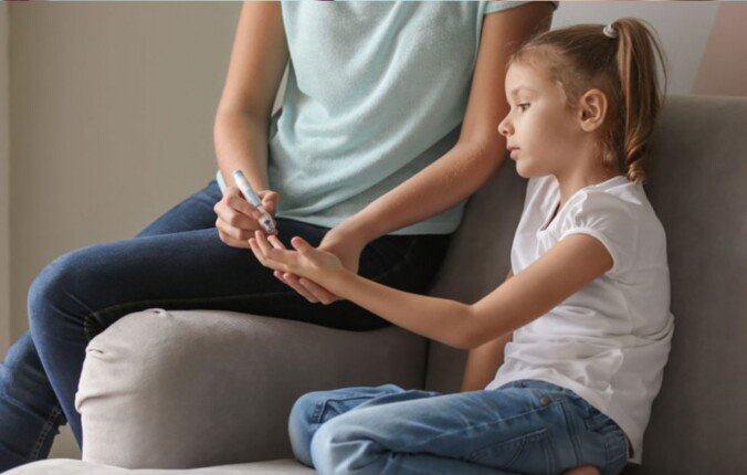 لا يمكن تجاهلها.. استشاري تكشف عن أعراض تشير لإصابة الطفل بالسكري