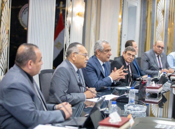 «الاستثمار» و«الإنتاج الحربي» تبحثان تعزيز التصنيع المحلي والتنمية الشاملة