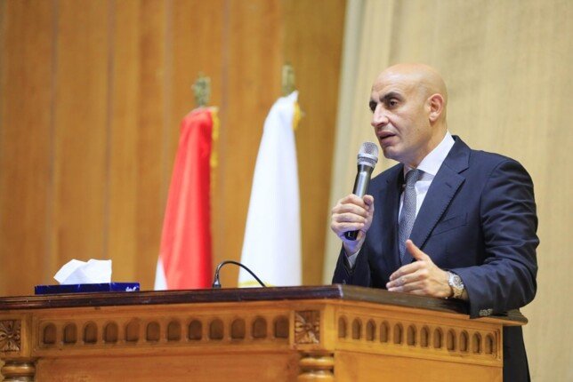 وزير التعليم يتيح لطلاب البكالوريا تغيير المسار في الصف الثالث بشروط