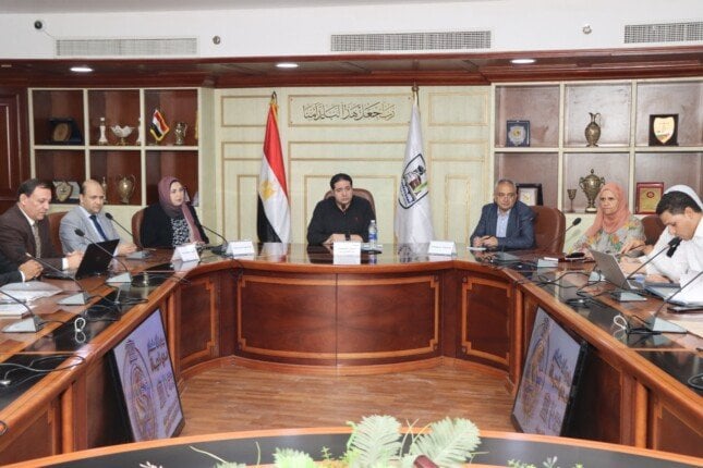 نائب محافظ بني سويف يتابع مستجدات مبادرة «أنا متعلم مدى الحياة»