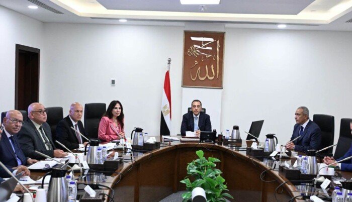 رئيس الوزراء يتابع الموقف التنفيذي لمشروعات مياه الشرب والصرف الصحي