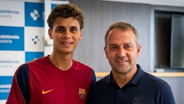 خلاف بين ديكو وفليك في برشلونة.. وحمزة عبد الكريم المستفيد الأكبر