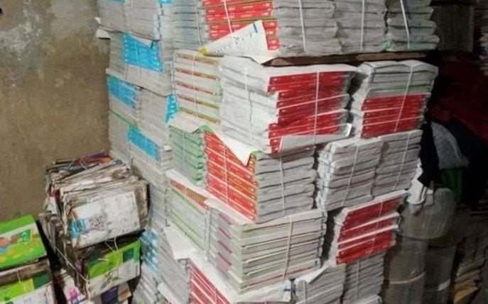 ضبط مالك مكتبة بحوزته 2000 كتاب مطبوع بدون تصريح في أبو النمرس