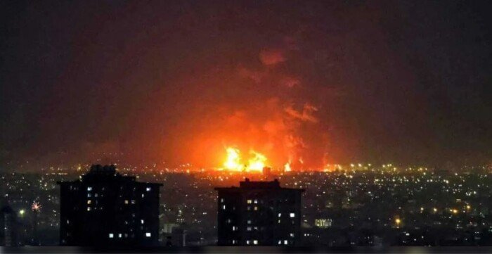 انفجارات قرب مضيق هرمز.. إيران تعلن التصدي لأهداف جوية في أجواء جزيرة قشم
