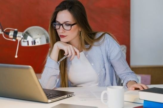 تنظيم وقت المرأة العاملة.. 7 نصائح تساعدك على التوفيق بين العمل والبيت