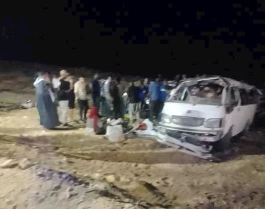 انقلاب ميكروباص بالكيلو 90 على طريق أسيوط – الوادي الجديد وإصابة 14 شخصًا