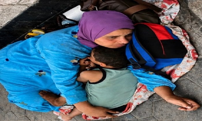 بعد ظهورها برفقة أطفالها في الشارع.. «تضامن الإسكندرية» توضح تفاصيل واقعة سيدة القائد إبراهيم