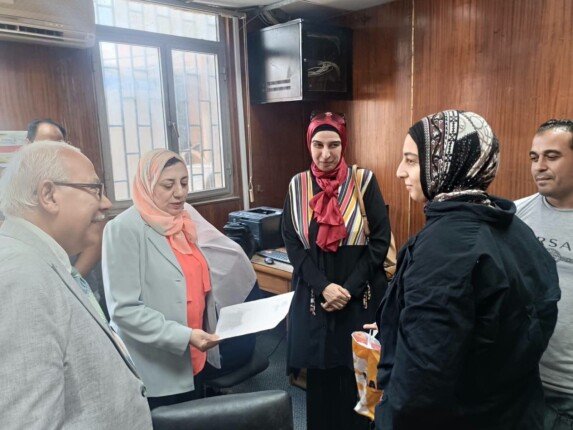 نائب رئيس جامعة بنها تتفقد معامل التنسيق الإلكتروني بكليتي الآداب والتجارة