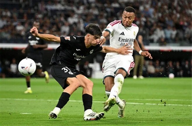 بـ«هاتريك» مبابي.. ريال مدريد يضرب ريال سوسيداد برباعية ويعتلي صدارة الدوري الإسباني «فيديو»