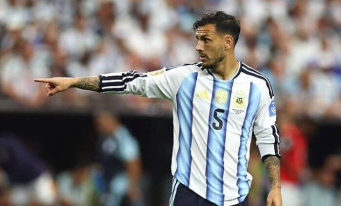 طرابزون سبور يستهدف التعاقد مع لياندرو باريديس بعد ضم محمد صلاح