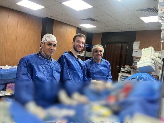مستشفى طيبة التخصصي بالأقصر ينجح في إجراء زراعة الصمام الأورطي بالقسطرة دون جراحة