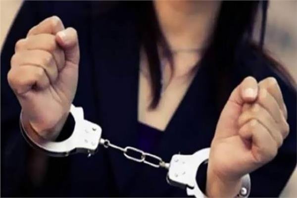 حبس صانعة محتوى بتهمة نشر فيديوهات مخلة في الجيزة