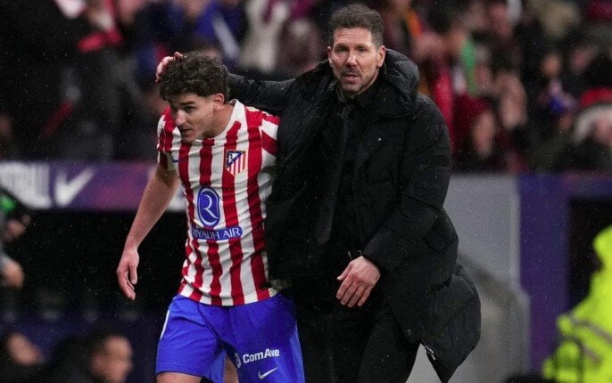 مفاجأة قبل انطلاق الدوري الإسباني.. سيميوني يعلن استبعاد ألفاريز من مباراة أتلتيكو مدريد ومالاجا