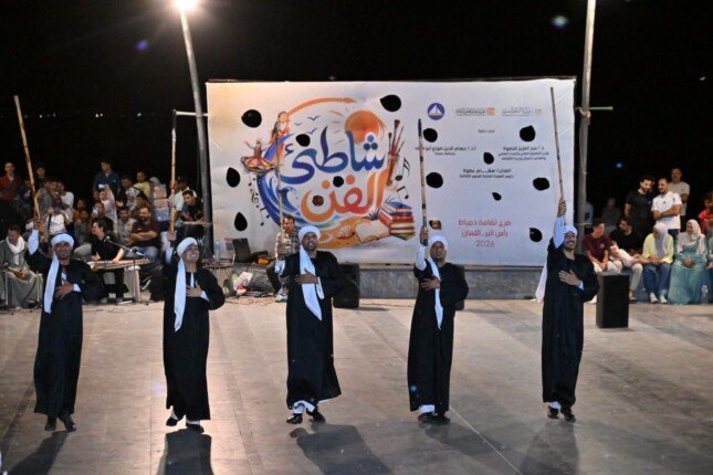 بمجموعة من الفقرات.. «شاطئ الفن» يشعل أجواء مدينة رأس البر