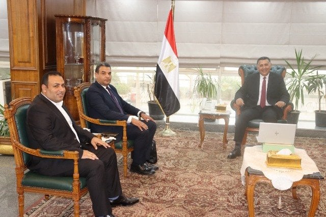 محافظ القليوبية يلتقي وفد إدارة المشروعات بجهاز مستقبل مصر لبحث التوسع في المشروعات الخدمية والتنموية