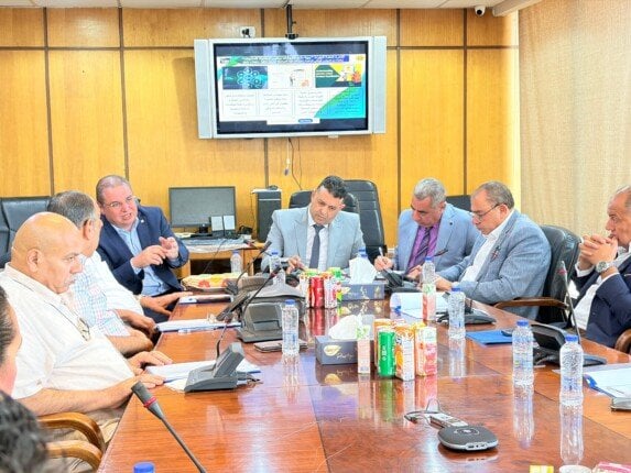 «الصناعات النسيجية» تبحث مع «المواصفات والجودة» تحديث آليات زيادة الصادرات