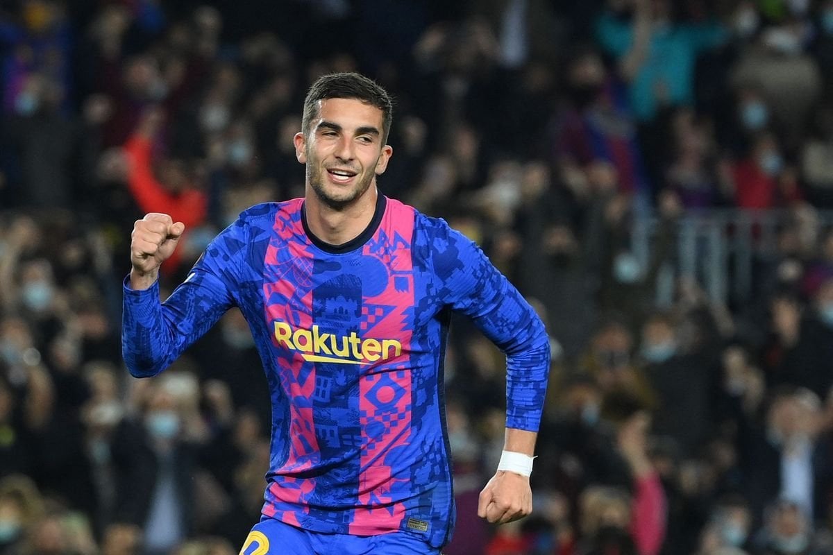 فيران توريس يقترب من الرحيل عن برشلونة.. وباريس سان جيرمان يترقب