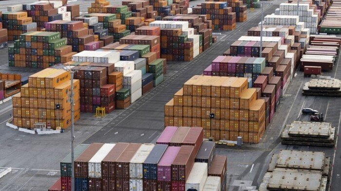 بنسبة 50%.. تعليق المفاوضات التجارية وفرض رسوم جمركية على الواردات الكندية