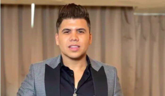 عمر كمال يحسم الجدل حول أغنية «الشيطان السالك»: أنا طالع من بيت متدين