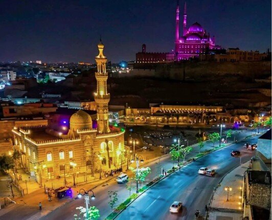صور مُبهرة.. شاهد جمال السيدة عائشة وسور مجرى العيون بعد انتهاء أولى مراحل التطوير