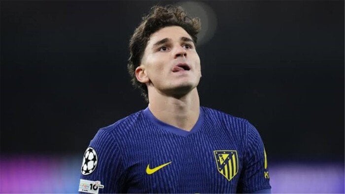 برشلونة ينتظر قرار سيميوني لحسم صفقة جوليان ألفاريز من أتلتيكو مدريد