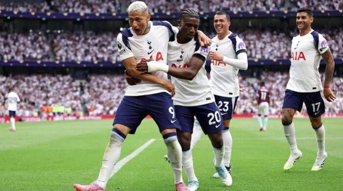 لقيادة الهجوم مع محمد صلاح.. طرابزون يتحرك للتعاقد مع نجم توتنهام