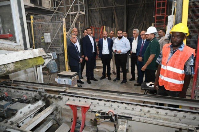 45 مليار جنيه استثمارات.. وزير الصناعة يتفقد مصنع «e2 العلمين» ويبحث خطط التوسع ودعم التصنيع المحلي