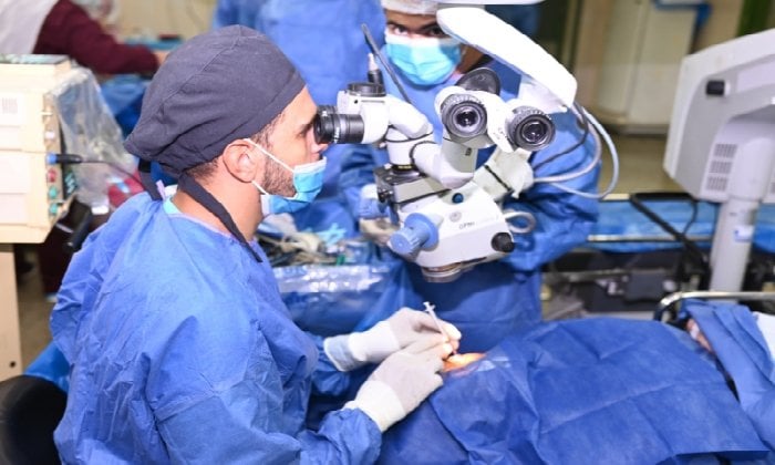 إنجاز طبي بجامعة سوهاج.. زراعة 57 عدسة لمرضى المياه البيضاء خلال يوم واحد
