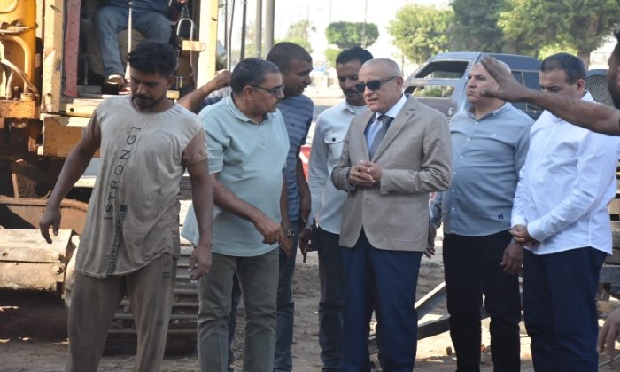 محافظ الأقصر يتفقد أعمال مد الخط الناقل للمياه الجديد لمناطق الكرنك ويوجه بسرعة الإنجاز
