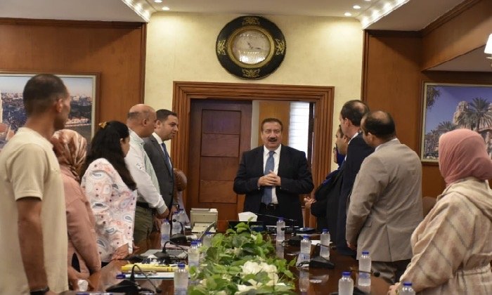 محافظ بورسعيد يستعرض مع وفد وزارة الإسكان سبل التعاون المشترك