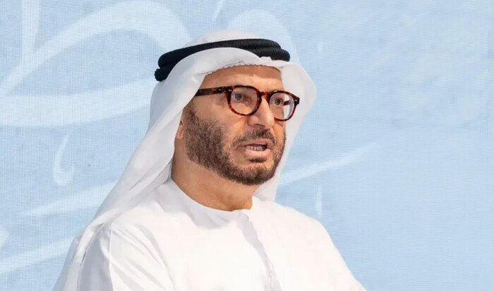 مستشار رئيس الإمارات: شائعات إلغاء إقامات العمالة غير صحيحة