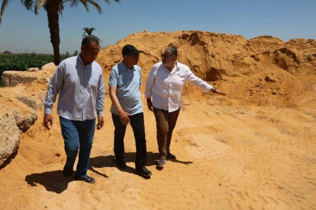 ضبط تشوينات ومعدات لبناء مخالف على أرض زراعية بالمنيا والمحافظ يأمر بمصادرتها