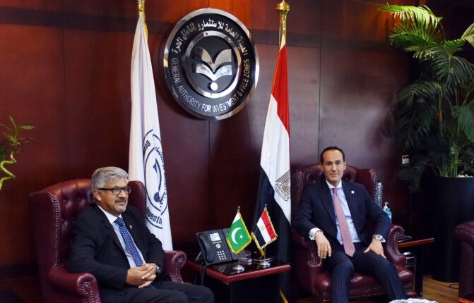 رئيس هيئة الاستثمار وسفير باكستان بمصر يبحثان سبل تعزيز التعاون بين البلدين