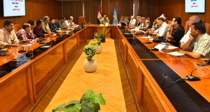 محافظ أسيوط يتابع موقف المشروعات المنتهية بـ«حياة كريمة» تمهيدًا للتشغيل التجريبي