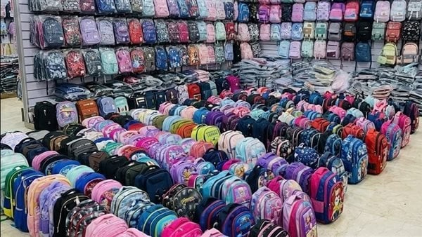 من الحجم إلى الخامة.. 7 نصائح لاختيار الشنطة المدرسية المناسبة وأسعارها في 2026