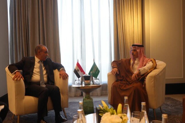 وزير الخارجية يبحث مع نظيره السعودي تعزيز التعاون الثنائي على هامش اجتماع القدس
