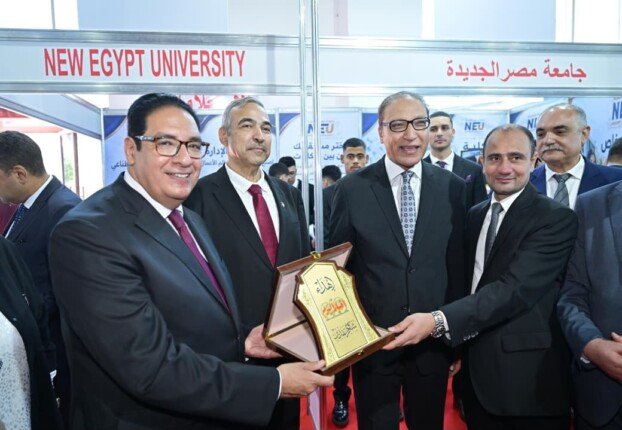 جامعة القاهرة تستعرض برامجها الأكاديمية في معرض أخبار اليوم للتعليم العالي