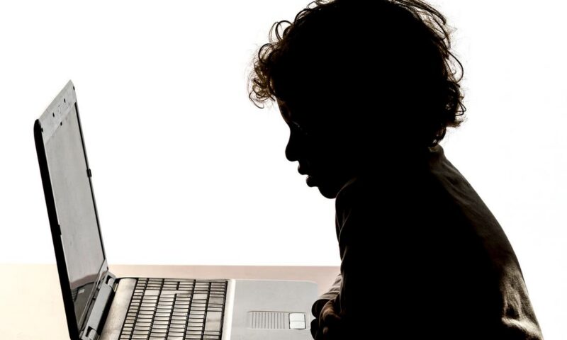 تقرير حقوقي: مواقع تواصل تروج لمحتوى جماعات كولومبية بهدف تجنيد أطفال