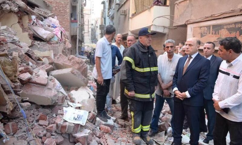 ارتفاع قتلى انهيار عقار في مصر إلى 4.. وفيديو يوثق لحظة سقوطه