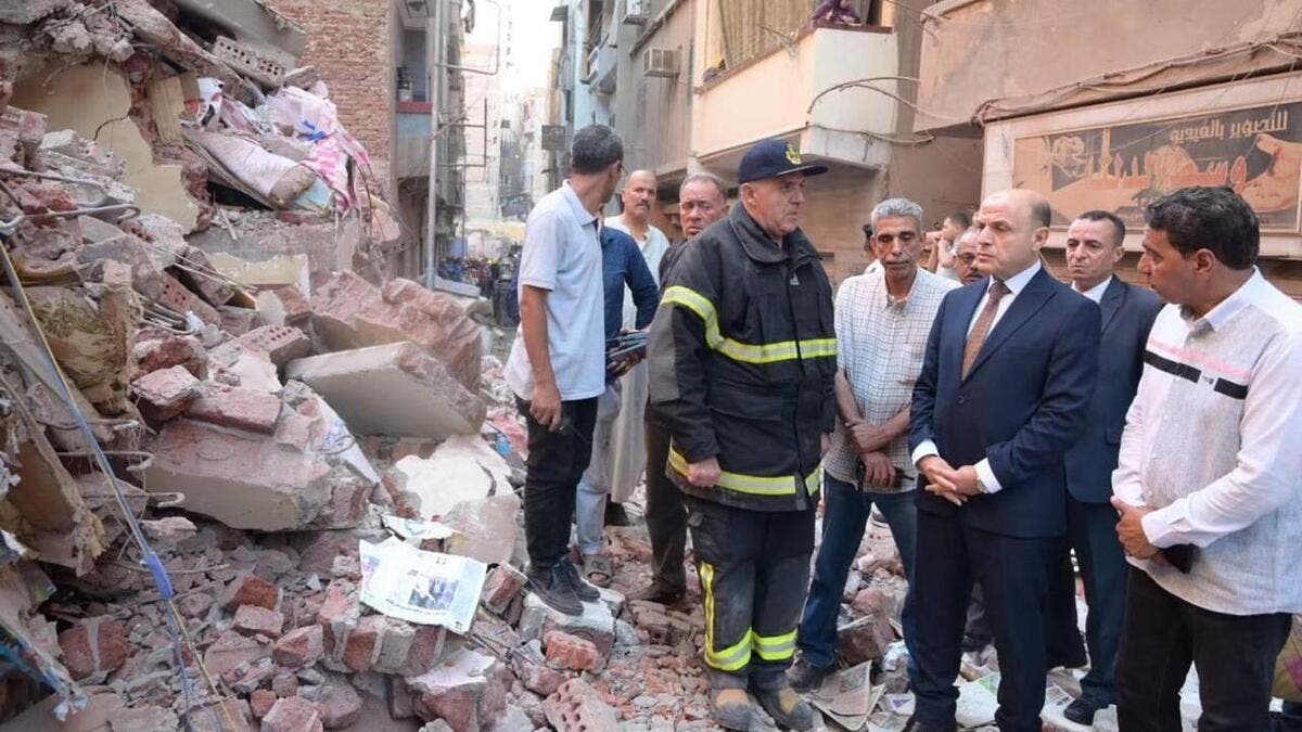 ارتفاع قتلى انهيار عقار في مصر إلى 4.. وفيديو يوثق لحظة سقوطه