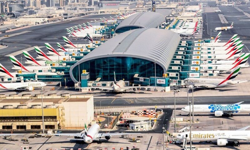 تراجع حركة مطار دبي 31% في النصف الأول بسبب حرب إيران