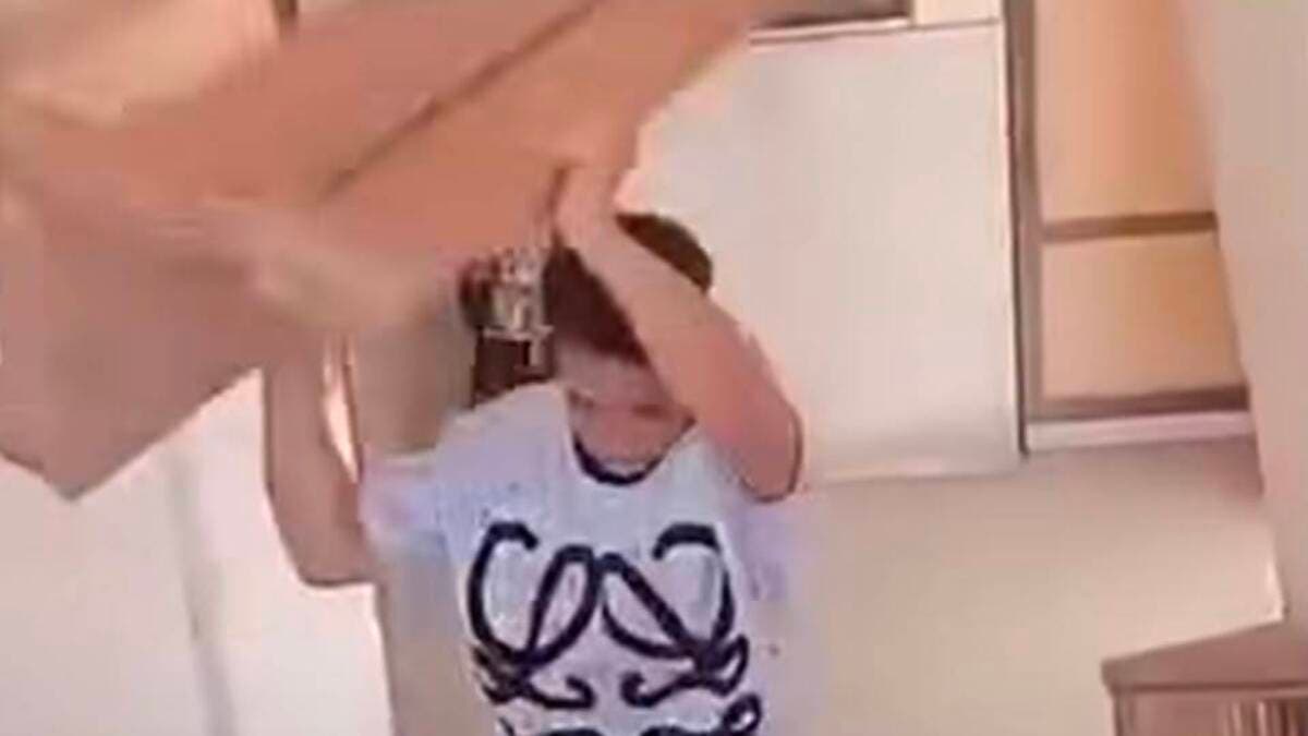 وزير التعليم يقرر فصل طلاب مدرسة مصرية لعام كامل